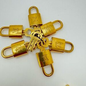Louis Vuitton key lock price for one key lock PRICE is FIRM